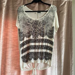 Day trip shirt with tie in the back